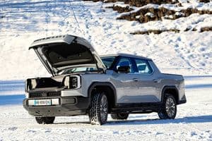 Im Frontbereich bietet der eTerron9 einen Frunk, in den 236 Liter Gepäck reinpassen