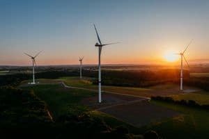 Ein Windpark im goldenen Abendlicht – für Fotograf Jakob Prößdorf war dieses Shooting mehr als ein Routineeinsatz.
