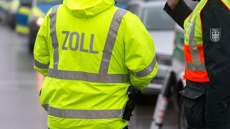 Zollkontrolle im Betrieb: Ein Jurist verrät, was Handwerker über die Arbeit der FKS wissen sollten und wie sie sich auf den Ernstfall vorbereiten.