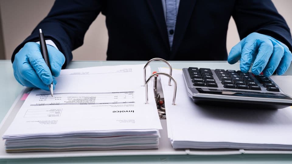 Keine Chance: Die Finanzämter wissen genau, wer welche Corona-Zuschüsse bekommen hat – und gleichen Ihre Infos mit der „Anlage Corona-Hilfen“ ab.