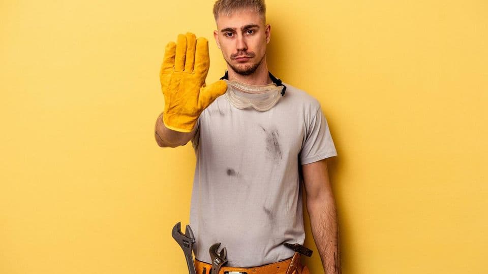 Bei Streit um die Höhe des Nachtrags: Handwerker dürfen die Leistung nicht verweigern.