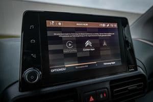 L'appui électronique: Mit dem Connect Nav für maximal 950 Euro Aufpreis (je nach Ausstattung) bieten die Franzosen ein umfassendes Infotainment mit nicht immer perfekter Sprachsteuerung.
