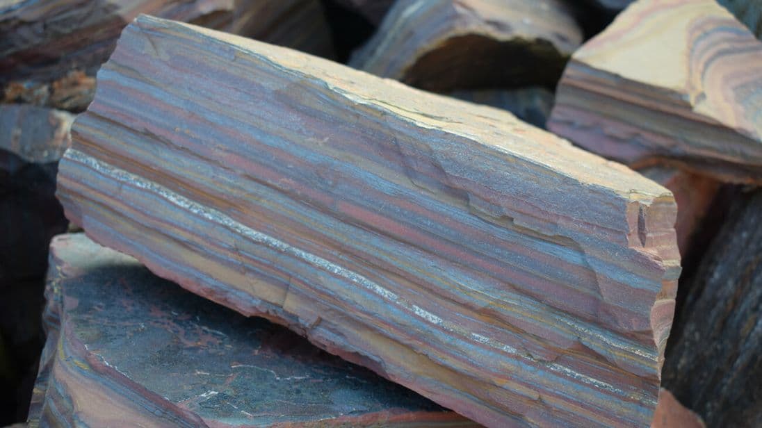 Mugglestone: eine Kombination aus den Mineralien Tigerauge, rotem Jaspis und Hämatit. Seltene Steine sind eine Leidenschaft von Jan-Hendrik Oberländer – und vielleicht ein neues Geschäftsfeld der Natursteinpartner.