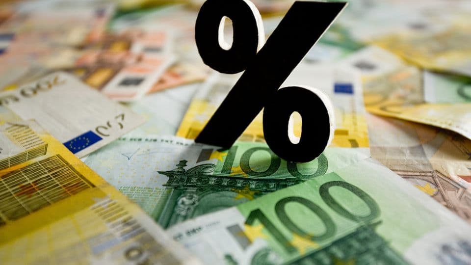 Darlehen für Gesellschafter: Für die Nutzung des Verrechnungskontos müssen die Zinsen zwischen den marktüblichen Soll- und Habenzinsen liegen.