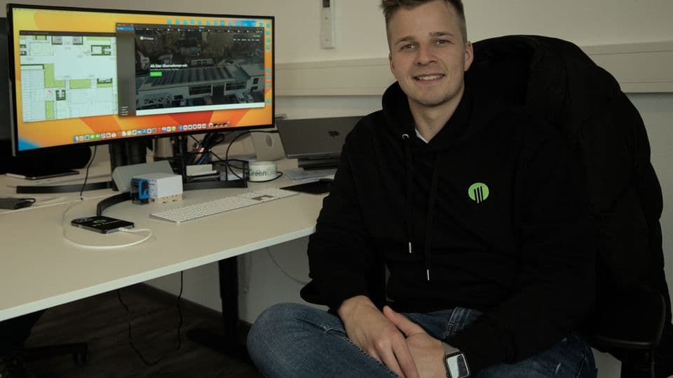 80 Stunden die Woche arbeiten, aber nie fertig werden? Fabio Katzor von PV Green fand einen Weg aus dem Hamsterrad. Aber leicht war es nicht.