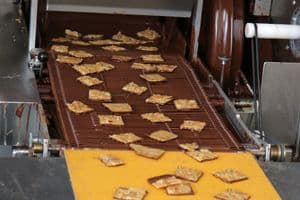 Mini-Florentiner mit Zartbitterschokolade: Ein beliebtes Produkt in der Keks-Theke der Konditorei Mangold.