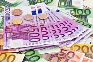 Viele Euro Geldscheine der EuropÃ¤ischen Union.