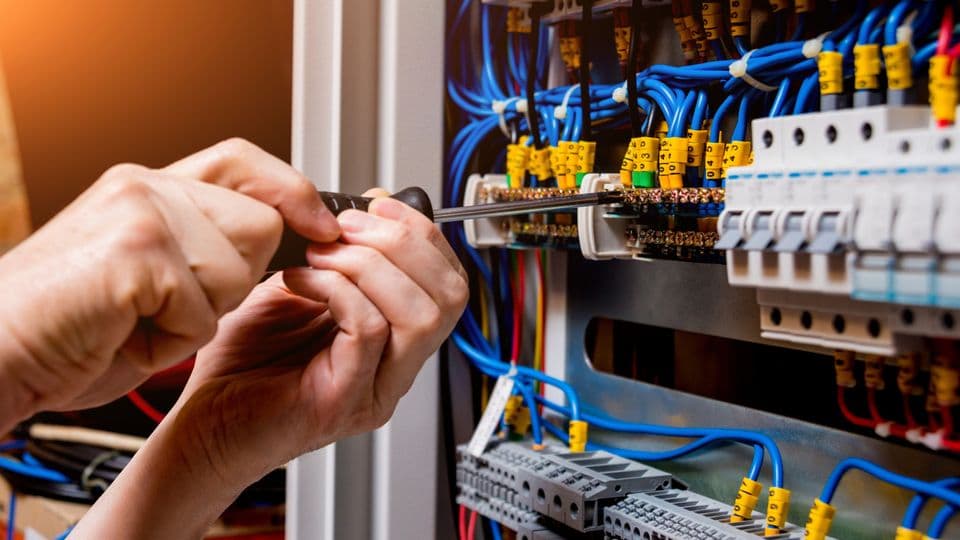 Beim Einsatz von Fachkräften aus dem EU-Ausland, zum Beispiel aus Polen, müssen Handwerker einige Unterlagen kontrollieren.