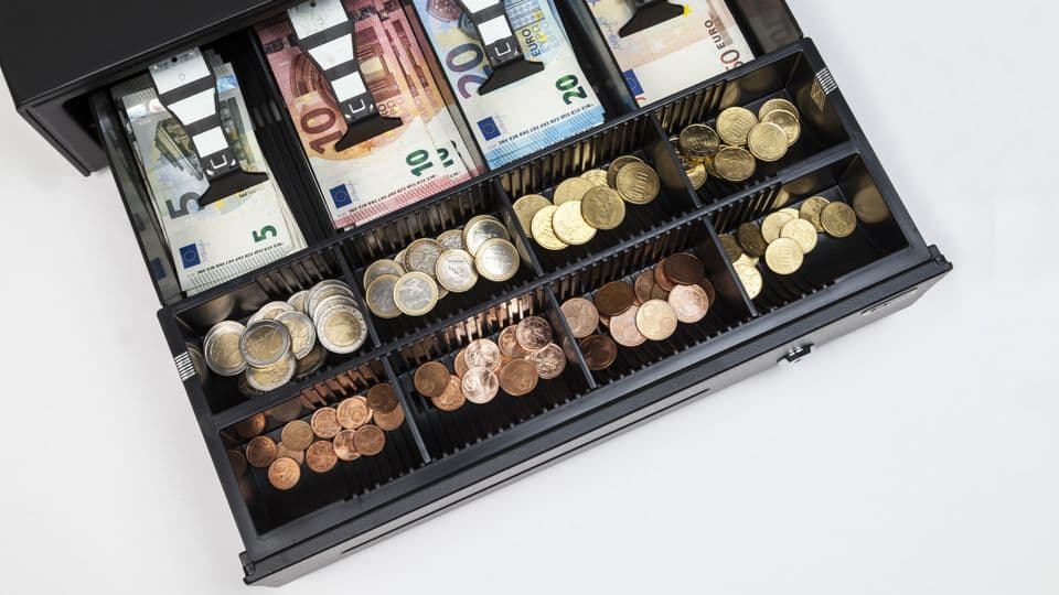 Kassen-Nachschau durch das Finanzamt: Ist der Chef nicht da, sollten Mitarbeitende einspringen, sonst wird daraus schnell eine komplette Betriebsprüfung.
