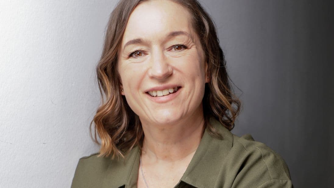 „Jahrelang eingeübte Denk- und Verhaltensweisen lassen sich nicht beseitigen, nur weil man ein paar Mal einen Erlauber-Satz ausspricht“, sagt Stress-Mentorin Lea Halm.