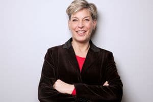 Textilberaterin Sabine Anton-Katzenbach rechnet vor, was Betriebe in etwa für Berufskleidung ausgeben sollten.