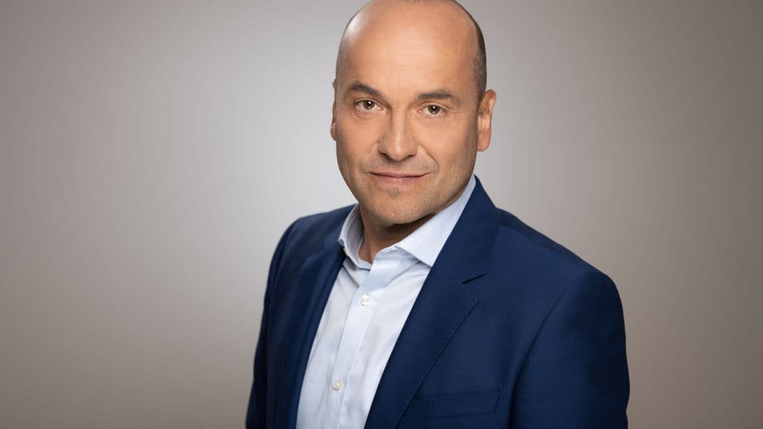 „Kündigen Sie Ihrem Mitarbeitenden nicht als Reaktion auf eine fehlende Regelung im Arbeitsvertrag“, warnt  Anwalt Alexander Bredereck.