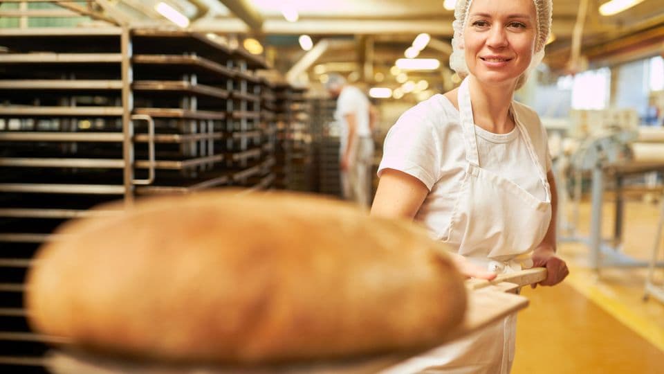 Vergütung steigt: Ab März 2026 erhalten alle Auszubildenden im Bäckerhandwerk mehr Geld.