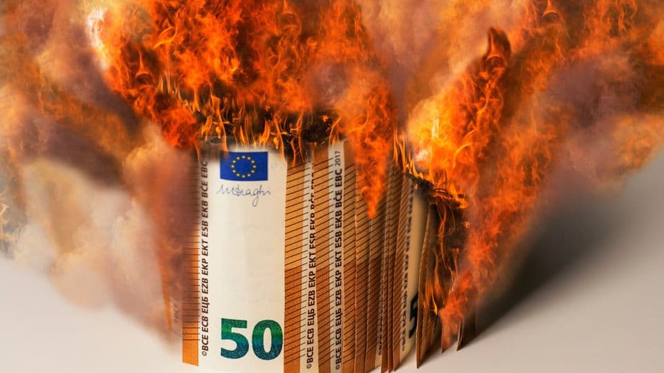 Sie verhandeln trotz zusätzlicher Kundenwünsche nicht nach? Dann können Sie Ihr Geld auch direkt anzünden.