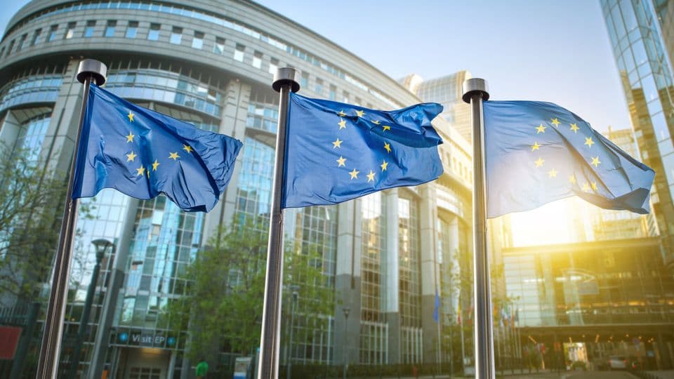 Pflicht zur Nachhaltigkeitsberichterstattung: Auch das EU-Parlament hat sich dafür ausgesprochen, dass Regeln für „kleinere“ Unternehmen frühestens 2028 in Kraft treten.