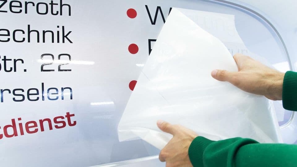 Mieteinnahmen für Autowerbung statt Lohn: Das Bundessozialgericht verurteilte einen Arbeitgeber zur Nachzahlung von Beiträgen.