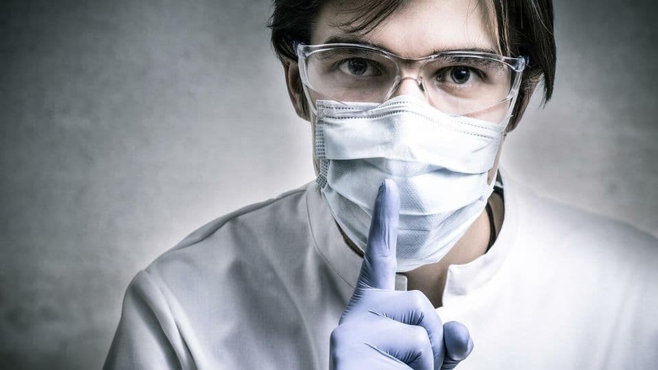 Das Arztgeheimnis schützt Versicherte nicht, denn Versicherungen bestehen bei Vertragsabschluss auf der Entbindung der Ärzte von der Schweigepflicht.