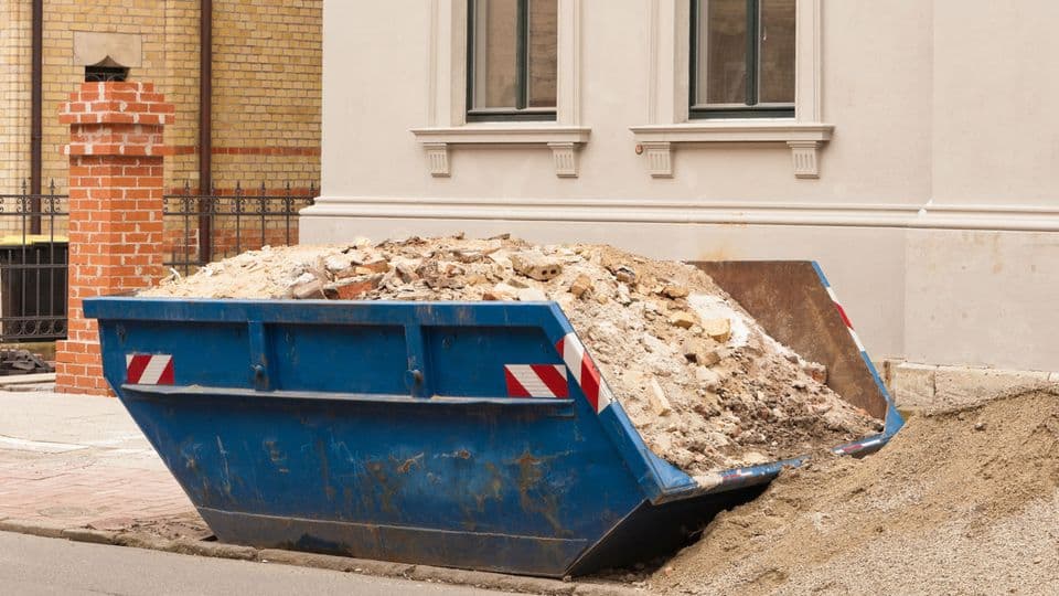 Änderung der Gefahrstoffverordnung: Auch Abbrucharbeiten im niedrigen und mittleren Risikobereich sind jetzt genehmigungspflichtig.