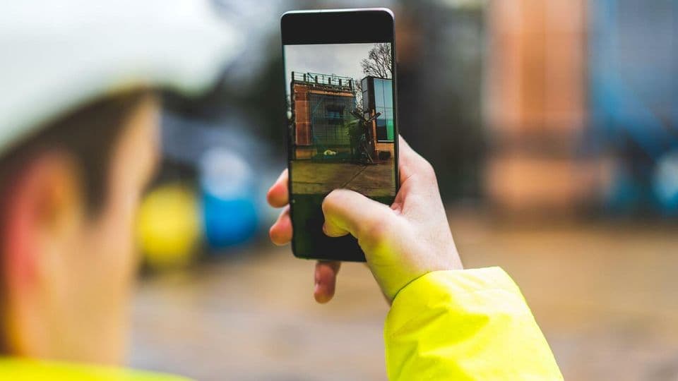 Wer auf Baustellen Fotos für seine Website machen will, muss einiges beachten. Doch nicht immer müssen Kunden einer Veröffentlichung zustimmen,