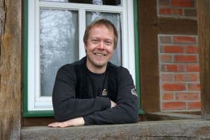 Der 36-jährige Henrik Stengel führt das Team der Zimmerei Stengel im niedersächsischen Meinersen.
