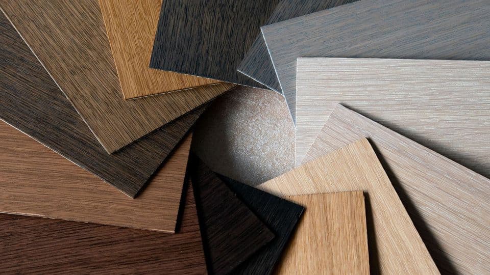 Von Naturholz-Optik auf hellen Hölzern bis zu trendigen Grautönen: Das Legno Smart-Öl bietet viel Gestaltungsspielraum.