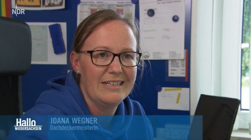 Das NDR Fernsehen hat die Dachdeckermeisterin besucht und über den Brief an die Kundin berichtet.