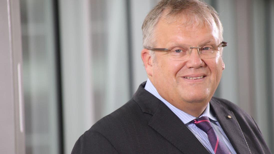 Eine Insolvenz muss nicht das Ende sein, sagt Rechtsanwalt Jörg Sievers. Das Insolvenzrecht biete viele Möglichkeiten, angeschlagene Unternehmen zu retten.