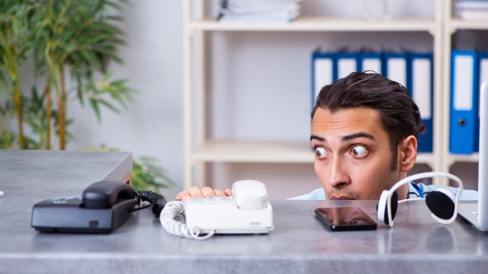 Angst, wenn das Telefon klingelt? Keine Sorge: Sie müssen nicht auf jedes Anliegen sofort reagieren.