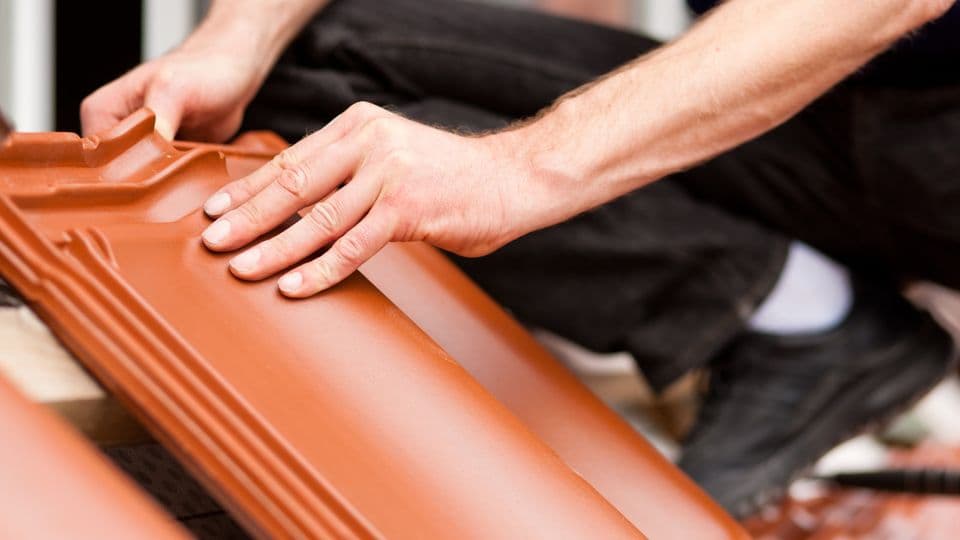 Offener Brief wegen Materialpreissteigerungen: Darin appelliert der ZVDH an Industrie und Bedachungsfachhandel „Preissteigerungen mit Augenmaß und in angemessener Relation zu den tatsächlichen Kostenentwicklungen weiterzugeben.“