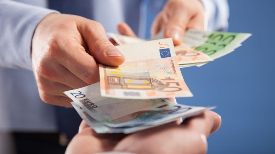 Darf es auch mal mehr sein? Bei Minijobbern darf die monatliche Arbeitszeit und damit der Verdienst schwanken.