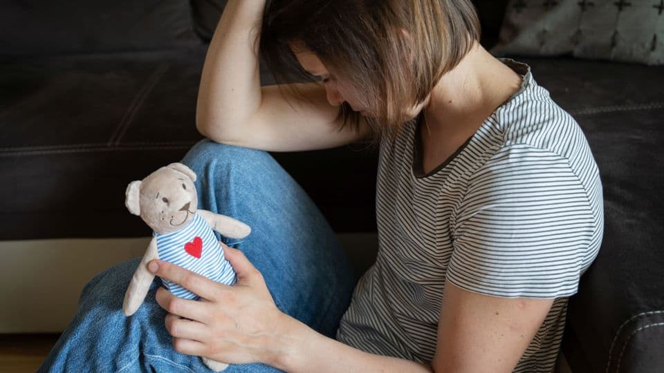 Zwei bis acht Wochen Schutzfrist: Je weiter die Schwangerschaft fortgeschritten war, desto länger ist nach einer Fehlgeburt die Mutterschutzfrist.