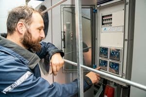 Die 50-KW-Variante arbeitet mit komplexerer Steuerungstechnik und internem Glykol-Kreislauf.