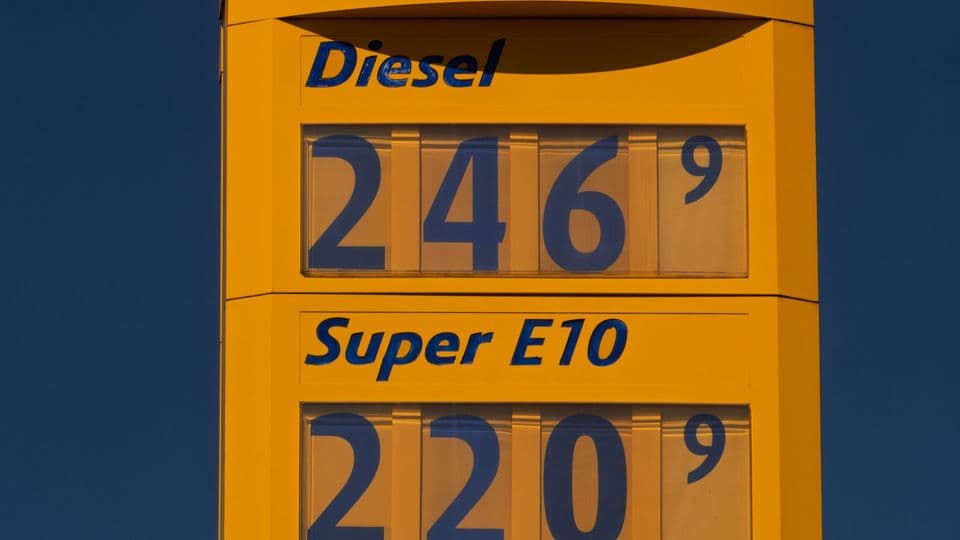 Handwerksbetriebe leiden unter hohen Kraftstoffpreisen. Nun sollen die Energiesteuern für zwei Monate sinken.