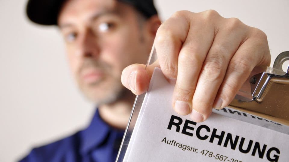 Abrechnung von Stundenlohnverträgen: Laut BGH ist keine detaillierte Abrechnung erforderlich, aber sie kann vertraglich vereinbart werden.