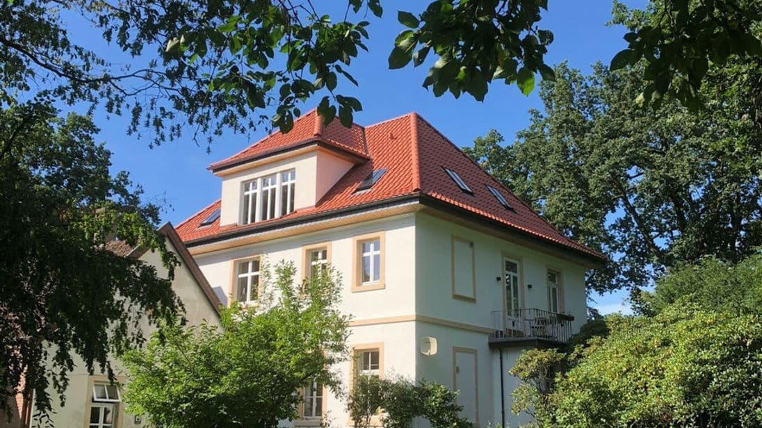Neue Dachfenster und neue Dachziege: Knapp fünf Wochen dauerte die Sanierung.