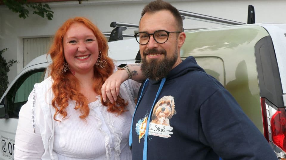 Bringt eine Kombination aus Handwerk und Sozialarbeit mit in ihren Betrieb: Unternehmerin Julia Specht. Ihr Lebensgefährte Marcin Godek arbeitet im Betrieb als Meister und Betriebsleiter.