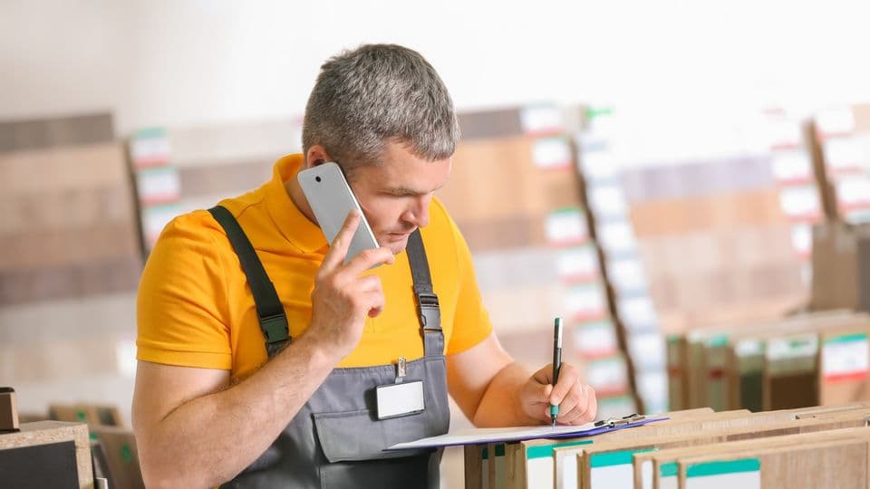 Das Ende eines Telefonats bleibt Kunden im Gedächtnis: Fassen Sie Ihre Botschaft deshalb noch einem positiv zusammen.