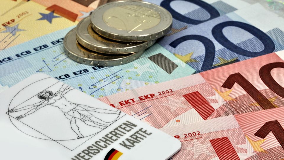 Seit dem 1. Januar 2026 liegt die Beitragsbemessungsgrenze in der gesetzlichen Krankenversicherung bei 69.750 Euro im Jahr.