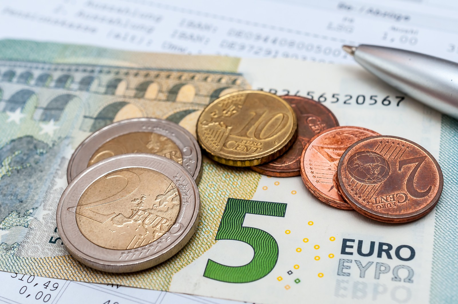 2019 steigt der gesetzliche Mindestlohn auf 9,19 Euro brutto pro Arbeitsstunde. 2020 wird die Lohnuntergrenze um weitere 16 Cent angehoben.