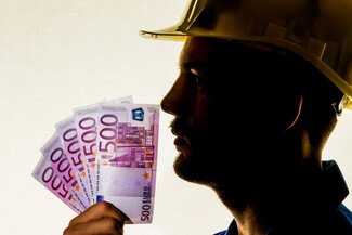 Inflationsprämie: Bis zu 3.000 Euro steuerfrei für Mitarbeitende sind möglich. Die Auszahlung muss bis Ende 2024 erfolgen.