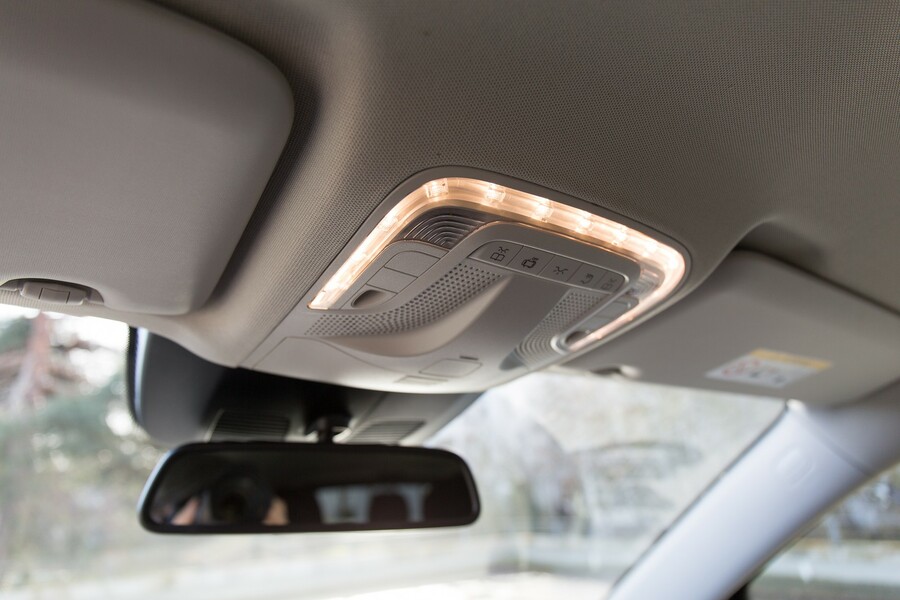 LED-Licher sorgen im Innenraum bei Bedarf für Helligkeit. 