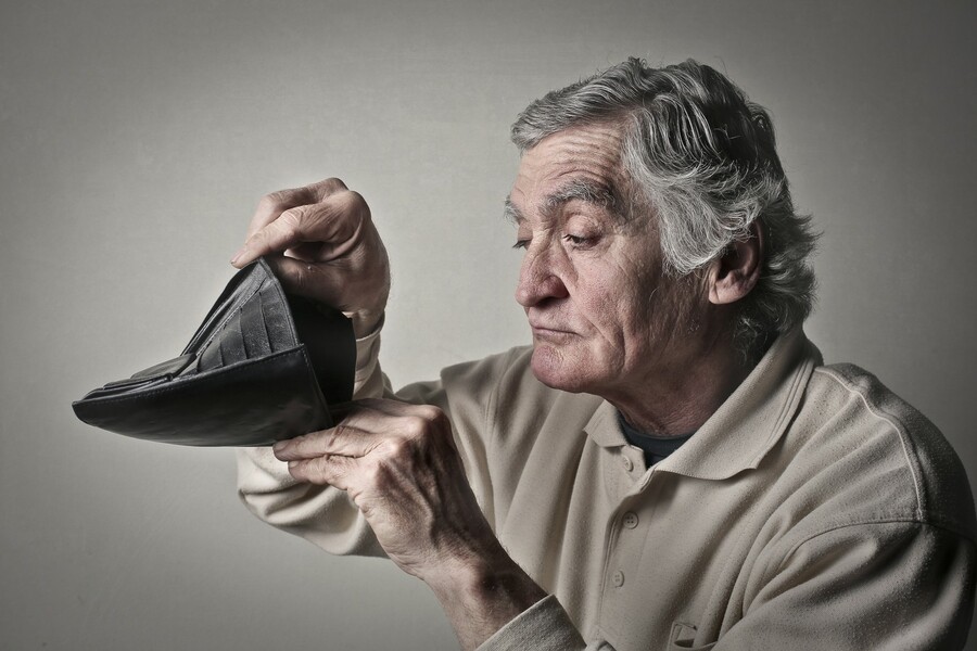 Für viele Rentner mit Altverträgen zur betrieblichen Altersvorsorge kommt jetzt das böse Erwachen: Die Sozialabgaben sind doppelt so hoch wie geplant!