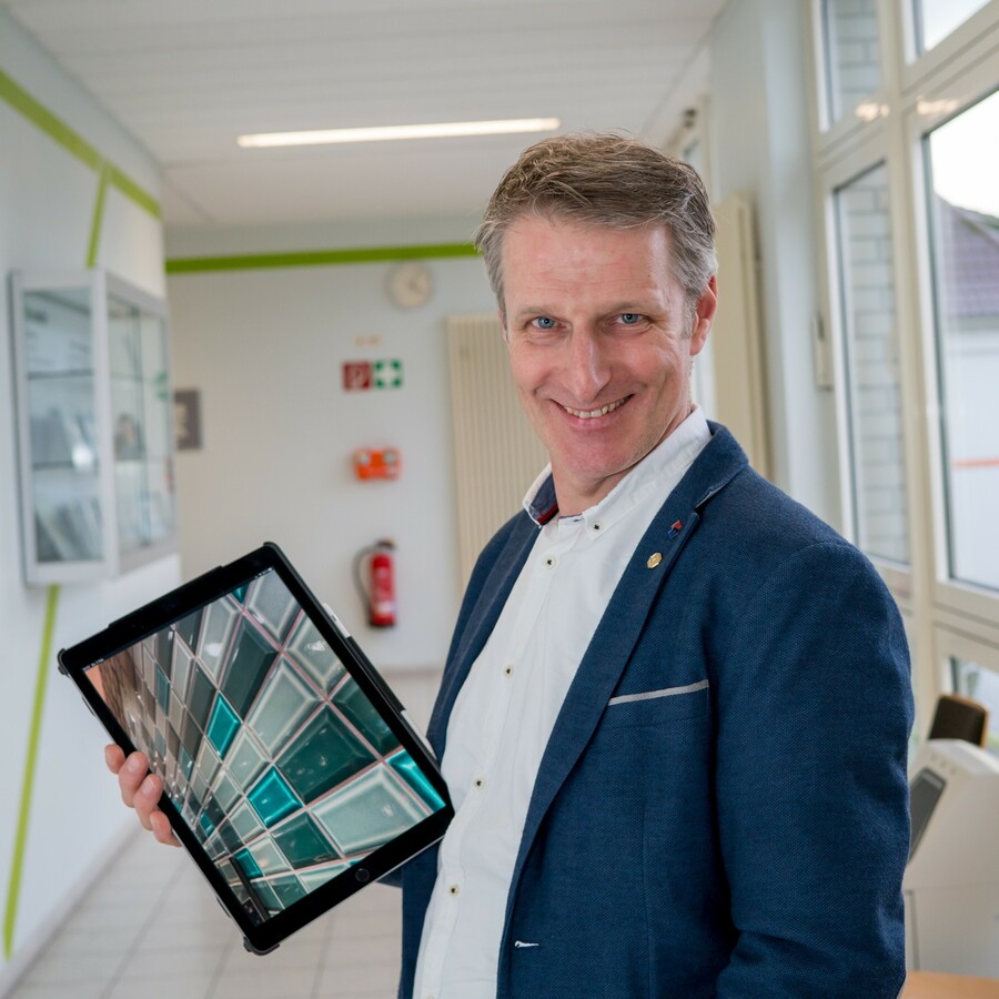 Fliesenlegermeister Stefan Bohlken hat eine eigene Session geleitet. Inhalt: Eine Foto-App, die bei Kundengesprächen zum Einsatz kommt.