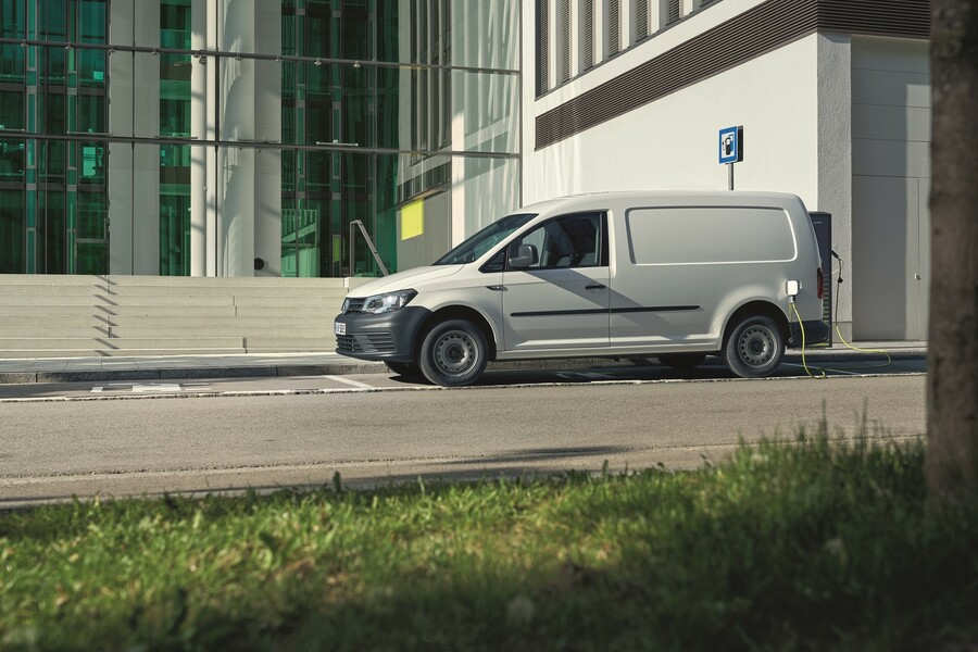 Der von Abt auf vollelektrischen Antrieb umgerüstete VW Caddy kann exklusiv für 293 Euro geleast werden. Das Modell 2020 wird stattdessen einen Plug-in-Hybrid bekommen.