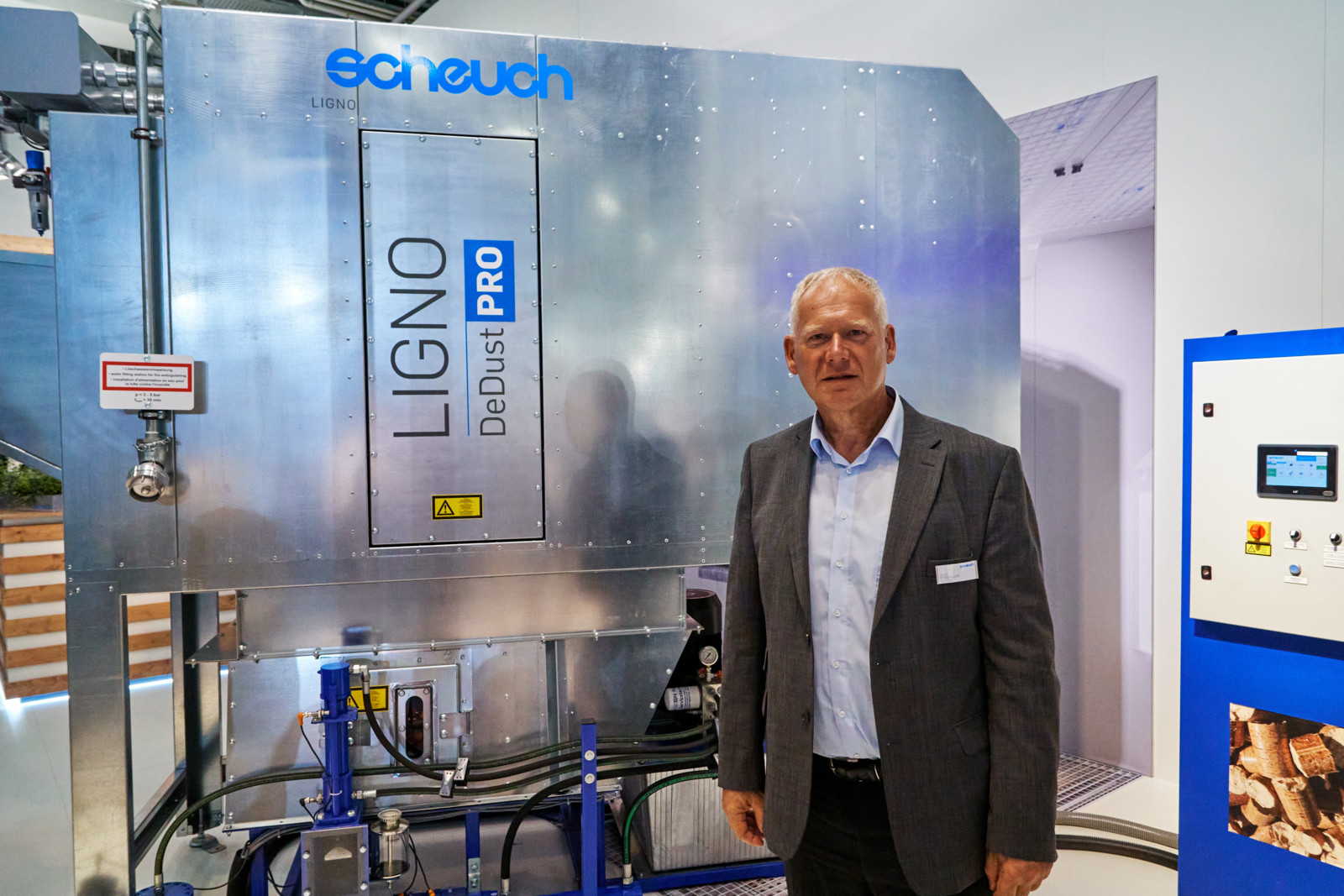 Löschen ohne Sauerei: Scheuch Ligno Geschäftsführer Alois Burgstaller stellt sein System zum Löschen mit Sauerstoffentzug beim Dedust Pro vor. 