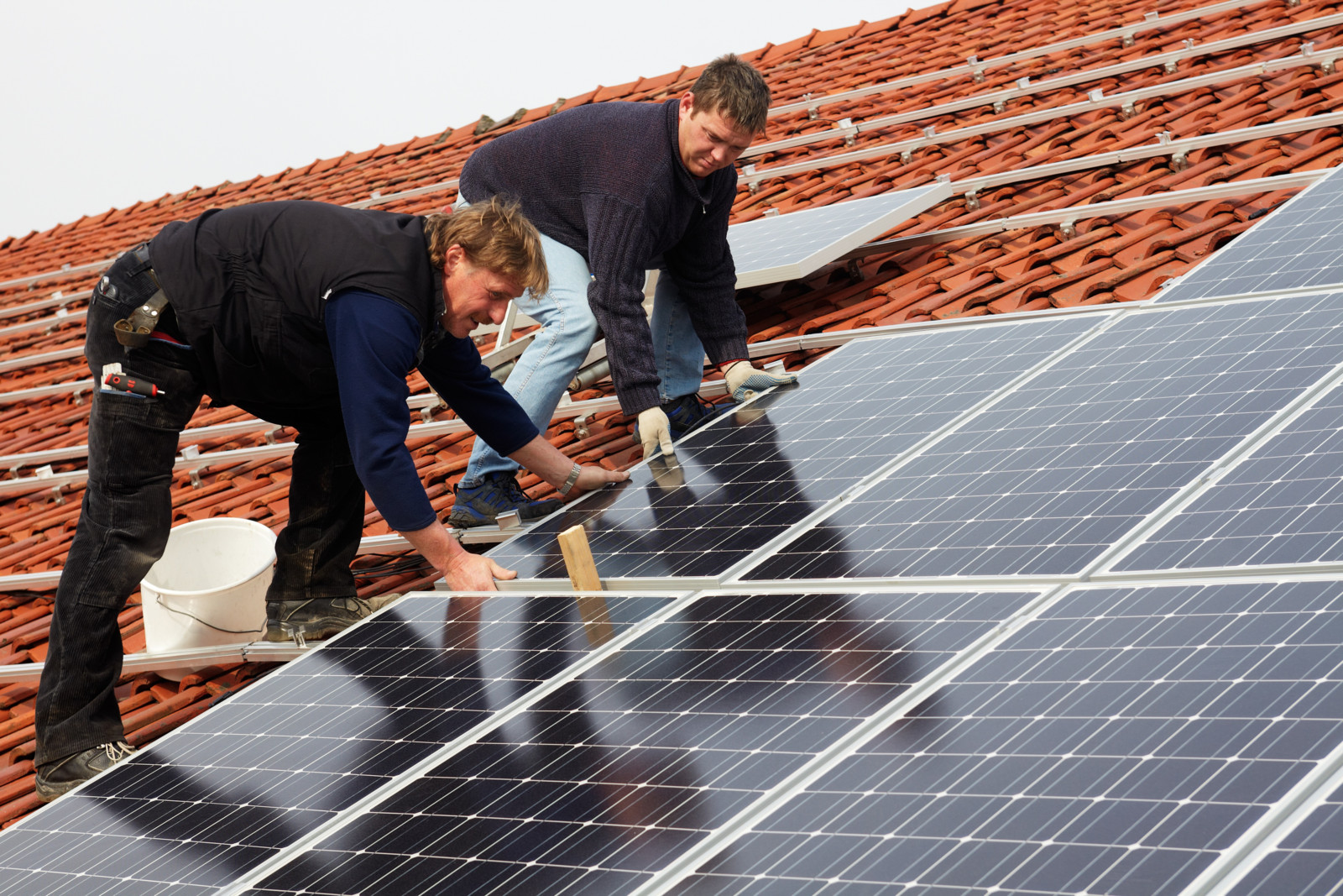 Dringend gesucht: Dachdecker, die Photovoltaikanlagen montieren können.