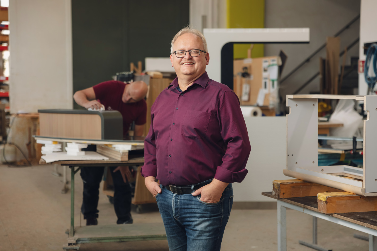 Stefan Peter in der Werkstatt seines Unternehmens. Unter ihm wuchs das Unternehmen auf 45 Mitarbeitende. 
